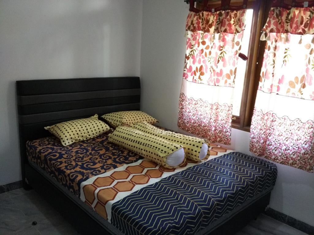 Villa Sabrina Bumi Ciherang Panjaweujan Exterior foto