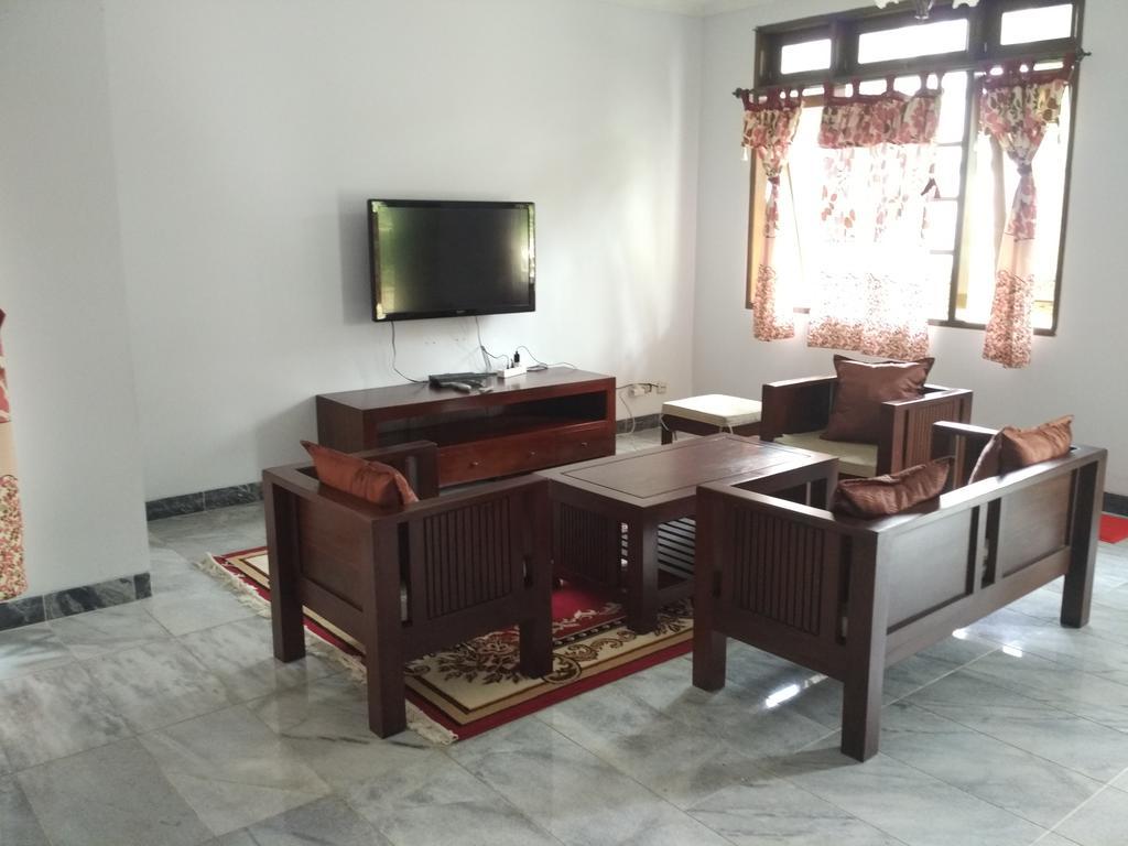 Villa Sabrina Bumi Ciherang Panjaweujan Exterior foto