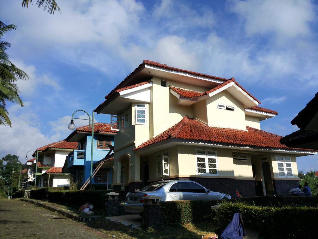 Villa Sabrina Bumi Ciherang Panjaweujan Exterior foto